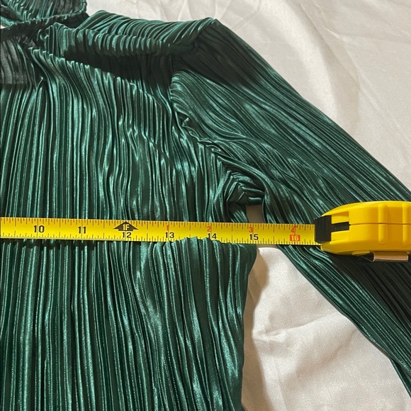 Commense Green Backless Dress - Picture 4 of 11